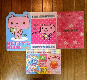 BETTY'S BLUE 책받침 외