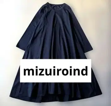 미즈이로 인드 크루넥 볼륨 플레어 원피스