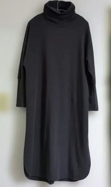 다크 그레이 터틀넥 롱 니트 원피스