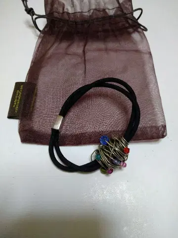 컬러풀 비즈 달린 머리끈