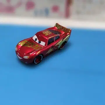 카즈 마텔 레이싱 센터 메탈릭 맥퀸 중고