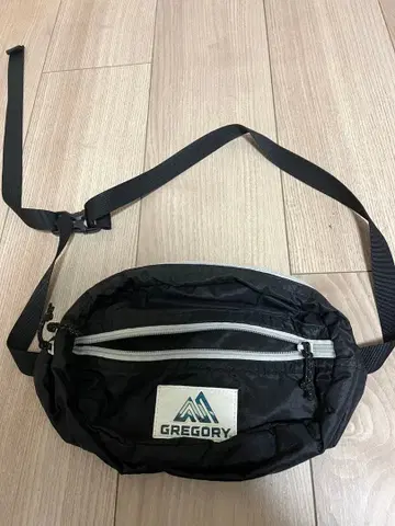GREGORY 블랙 바디백