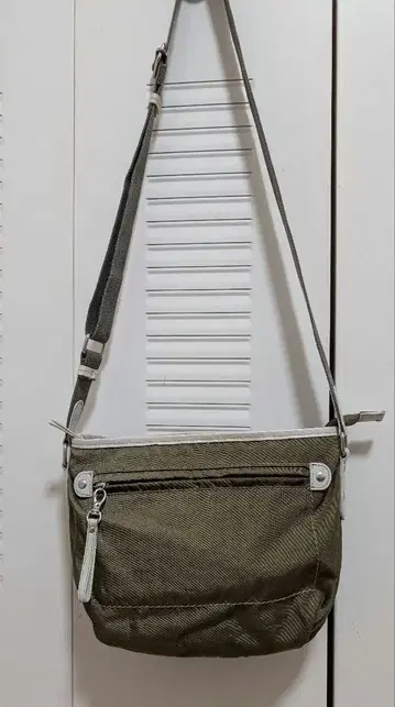 마가렛호웰 숄더백