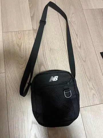 New Balance 블랙 숄더백