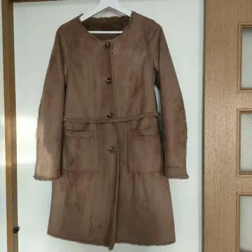 무스탕풍 롱 코트 브라운