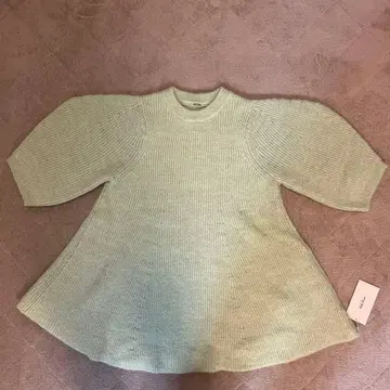 새상품 택 포함 라이트 그린 플레어 니트 미라 오웬 7부 소매 사이즈 0