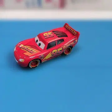 카즈 마텔 레이싱 센터 맥퀸