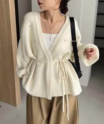 CAPRICIEUX LE'MAGE 비쥬 랩 가디건 화이트