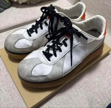 오니츠카타이거 DELECITY 27.5cm