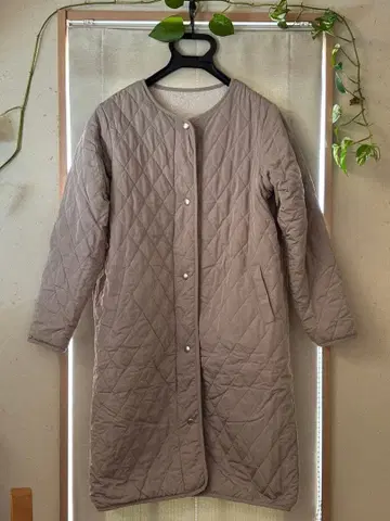 거의 새상품 어반 리서치 베이지 퀼팅 롱 자켓 리버서블