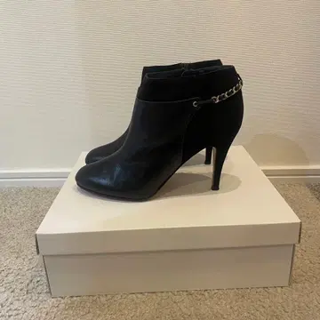 숏부츠 블랙 가죽 24?