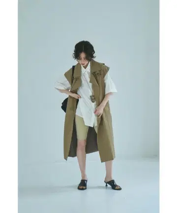 이번 시즌 택 없음 미사용 새상품 롱 베스트 트렌치코트