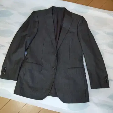 힐튼 타임 다크 그레이 스트라이프 테일러드 자켓