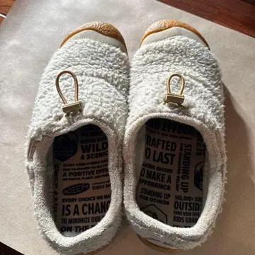 KEEN 화이트 슬립온