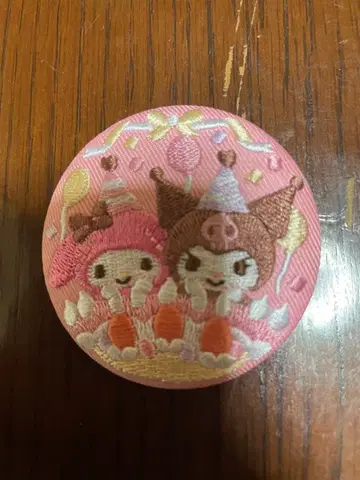 쿠로미와 마이멜로디 키티 캔뱃지 2개 세트