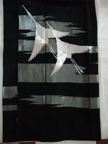 자수로 그려진 학 순수 실크 블랙 토메소데