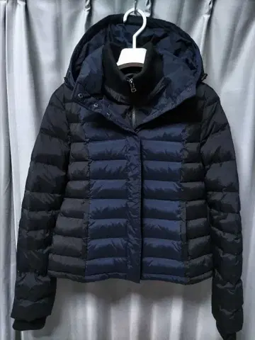 유니클로 x 띠어리 다운 파카 블랙 x 네이비