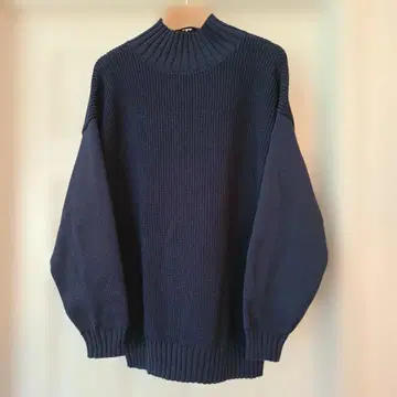 다크 블루 하이넥 니트 벌룬 슬리브