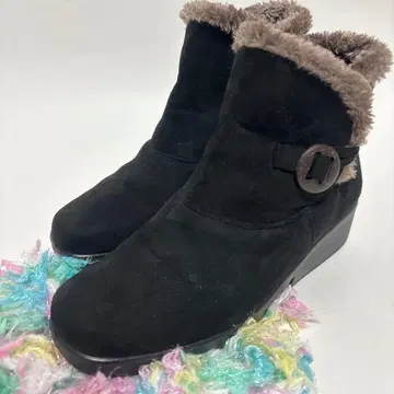 [ 락킨컴포트 ] 새상품급 블랙 24.5 스웨이드 어그 부츠 사이드 지퍼