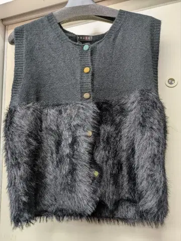 겨울 상품 TRUBE 멋스럽고 귀여운 디자인 니트 베스트 숏 기장