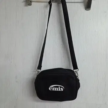 emis 블랙 숄더백