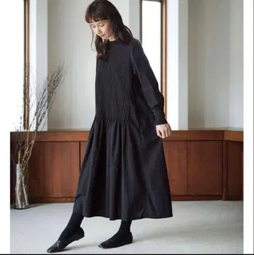 블랙 플리츠 디자인 긴팔 롱 원피스