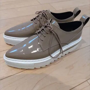 베이지 통굽 레이스업 슈즈