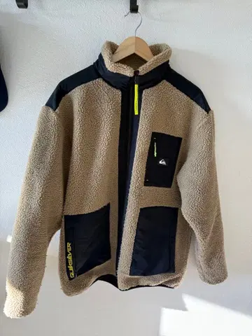Quiksilver 플리스 자켓 베이지/네이비