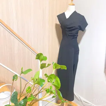 비대칭 셔링 블랙 원피스 ZARA