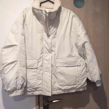 새상품급 화이트 다운 자켓 플리스 카라 부착