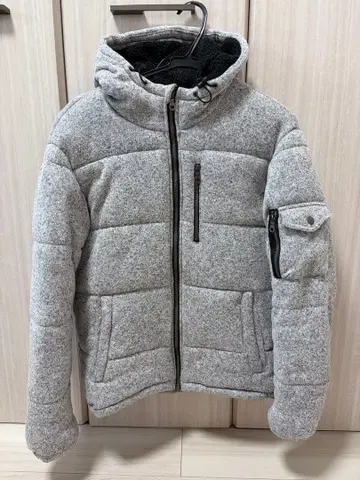 그레이 후드 부착 다운 자켓 M 사이즈