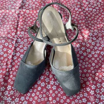 그레이 스트랩 힐 펌프스