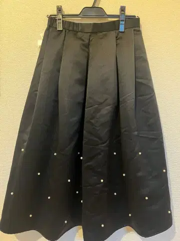 블랙 플레어 스커트 사이즈 11 펄 장식