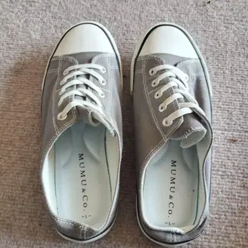 MUMU & Co. 그레이 스니커즈