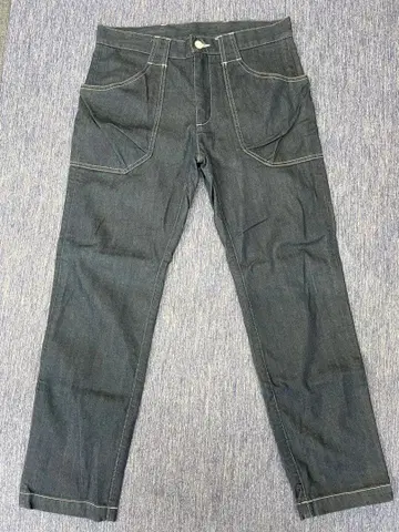 다크 데님 팬츠 특징적인 포켓 부착