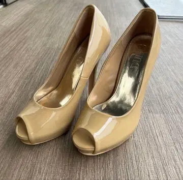 듀라스 베이지 에나멜 오픈토 하이힐 펌프스