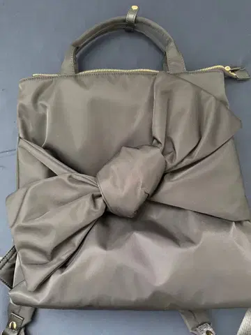 JENNE 리본 포함 블랙 백팩