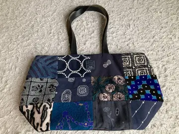 미나 페르호넨 피스백 네이비 계열