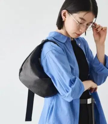 러셋 소프트 가죽 라운드 숄더백