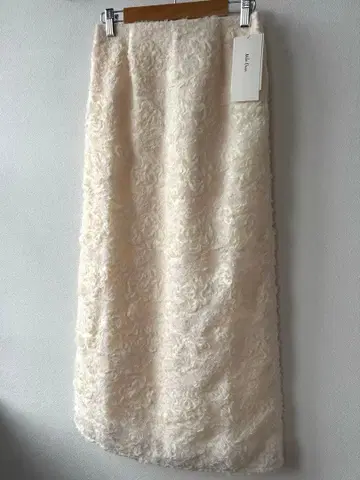 [ 택 포함 새상품 ] 미라 오웬 플라워 패브릭 스트레이트 스커트