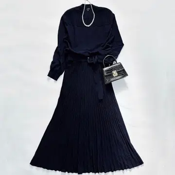 새상품급 인디비 [세탁 가능/허리밴딩] 핏앤플레어 니트 원피스