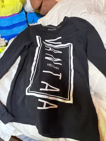 HELSINKI VANTAA 긴팔 티셔츠 블랙