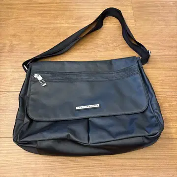TOMMY HILFIGER 블랙 숄더백