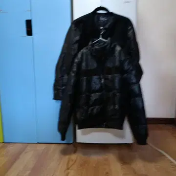 ALLORDINARIES의 가죽 라이더 자켓과 다운 자켓 세트