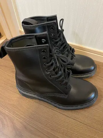 [ 새상품급 ] 닥터마틴 블랙 워크 부츠 레이스업