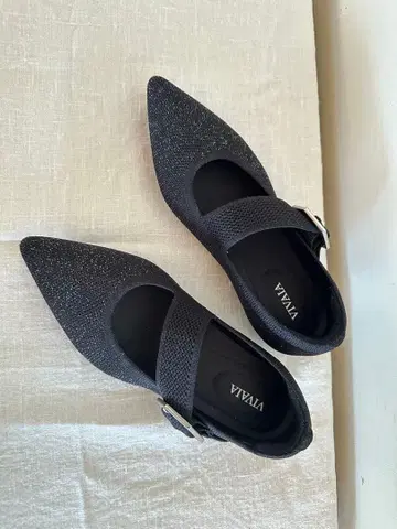 VIVIA 블랙 스틸레토 플랫슈즈 35.5 (22.5)