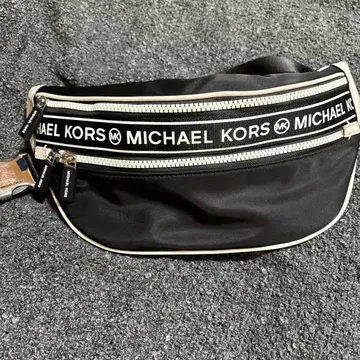 MICHAEL KORS 바디백 웨스트 파우치 블랙