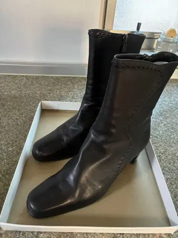 블랙 가죽 숏부츠