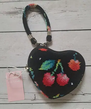 [ 미사용 새상품 ] FEILER 체리 패턴 하트형 파우치