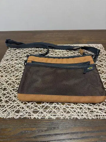 브라운 숄더백 사코슈